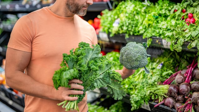 Plus riche en vitamine C que l’orange, un meilleur taux de calcium que le lait : ce légume étonnant est le parfait allié pour affronter l’hiver