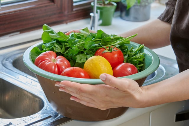 Comment (vraiment) débarrasser vos légumes des résidus de pesticides ? L'astuce qui change tout !