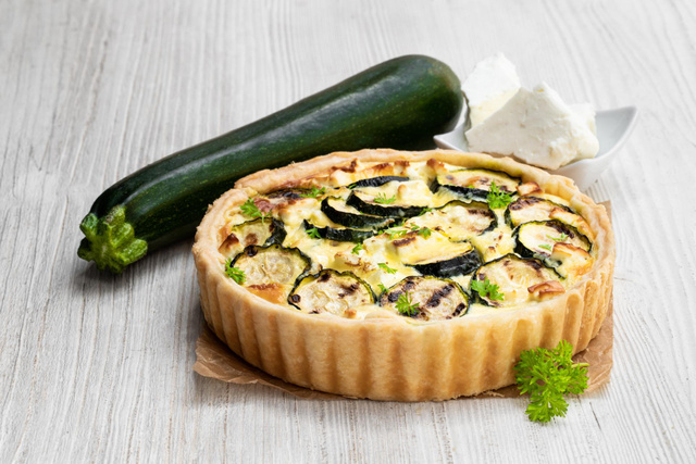 Cette recette de quiche courgettes-feta ultra-facile régale à tous les coups !