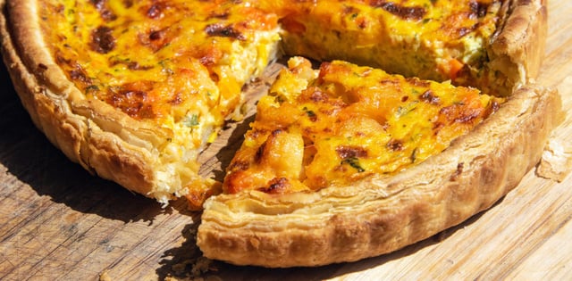 La quiche la plus gourmande de l’hiver aux lardons et au reblochon, facile et rapide à préparer