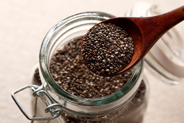 Graines de chia : 3 erreurs courantes de consommation qui ruinent votre digestion (et votre santé)