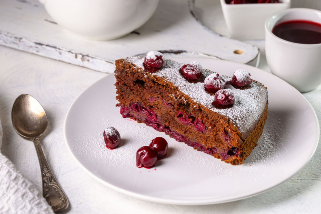 Laurent Mariotte nous dévoile sa recette de fondant au chocolat et cerises, un délicieux gâteau de saison