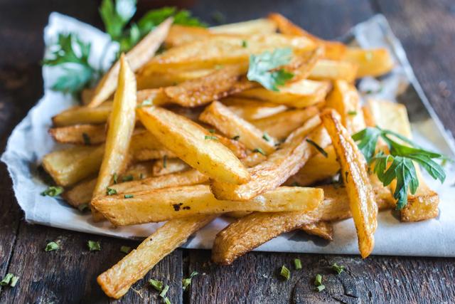 Faire des frites croustillantes sans friture, c’est possible !