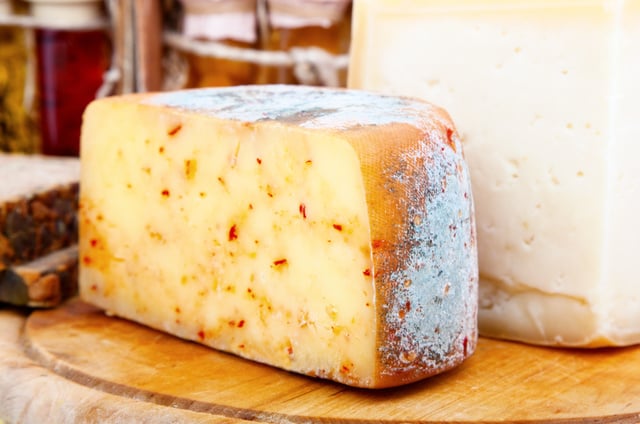 Peut-on manger un fromage qui a commencé à moisir ?