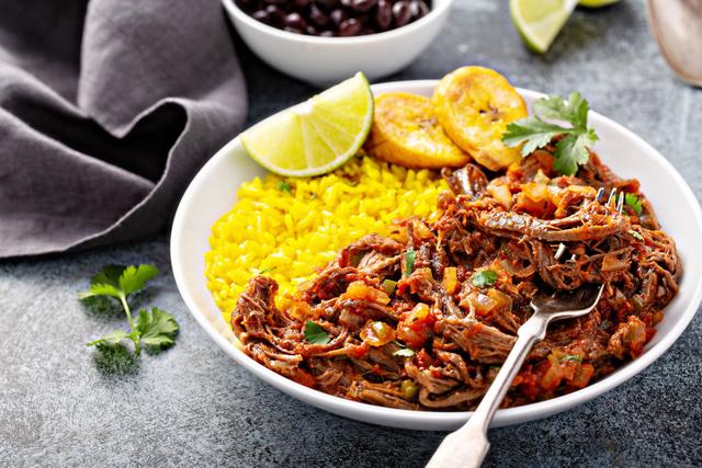 Connaissez-vous le ropa vieja, cette spécialité cubaine riche en saveurs ?