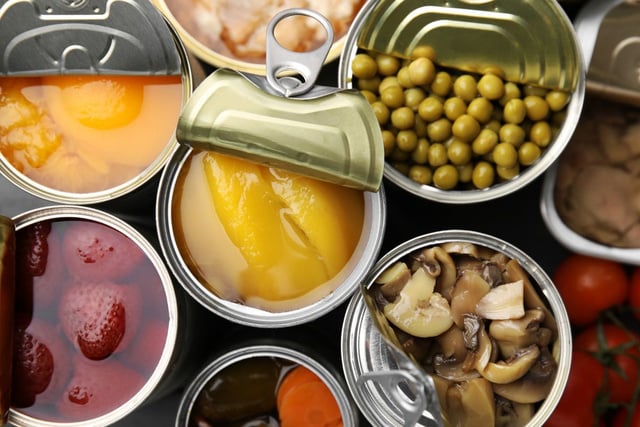 Légumes en conserve : pourquoi ce type de boîte est une "catastrophe" selon le chimiste Raphaël Haumont