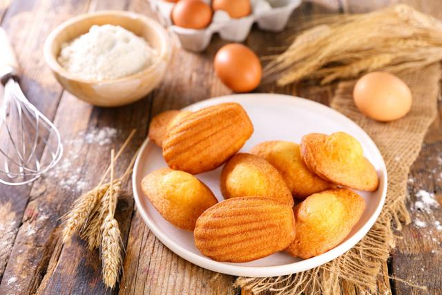 Parfaites pour l’apéro : cette diététicienne partage sa recette de madeleines salées au chèvre et tomates séchées