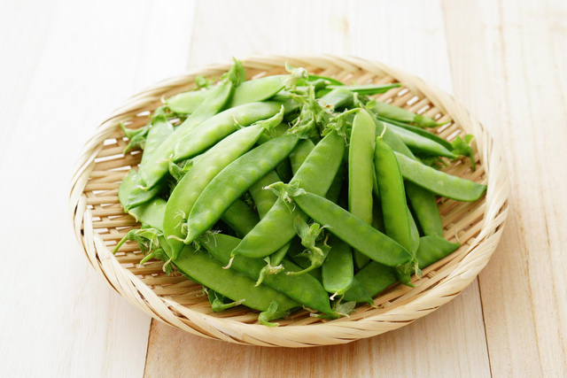 "Une salade pleine de fraîcheur" : Laurent Mariotte partage sa recette estivale à base de pois mange tout, un légume vert qui change !