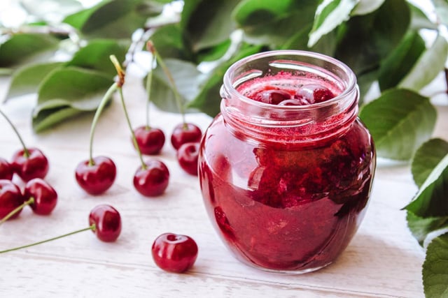 Fraises, mirabelles, melon… 10 recettes de confitures aux fruits d’été à faire à la maison