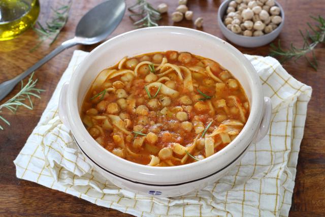 Soupe de pois chiches et pâtes (pasta e ceci). Silvia Santucci