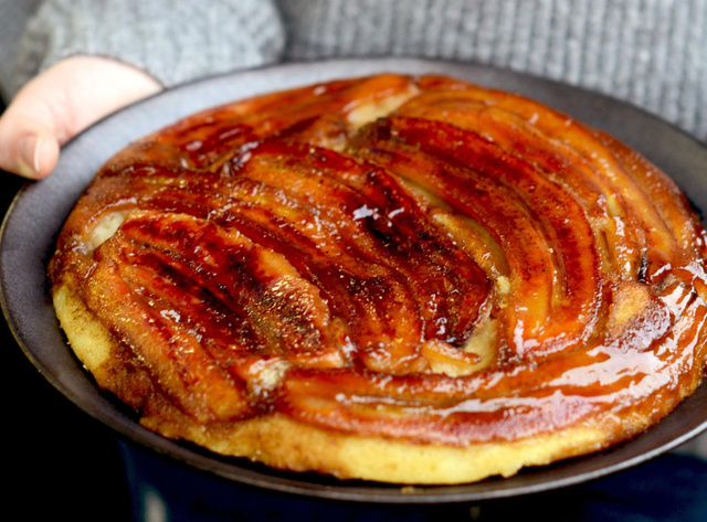 Vous n’avez pas de four ? Essayez ce gâteau renversé à la banane prêt en 20 minutes