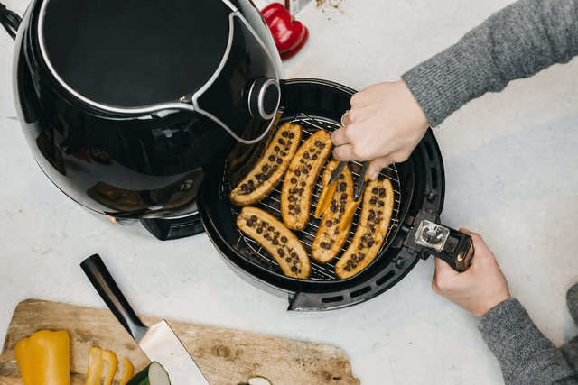 Vous avez une banane et un Air fryer ? L'astuce démente pour improviser le meilleur goûter du monde en 10 minutes
