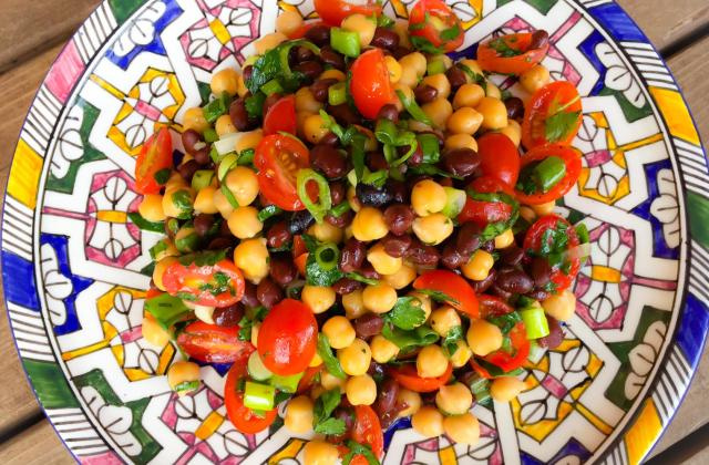 Salade balela aux pois chiches et haricots rouges. La fabrique gourmande.