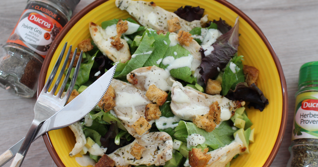 Les 10 meilleures recettes de salades avec du poulet !