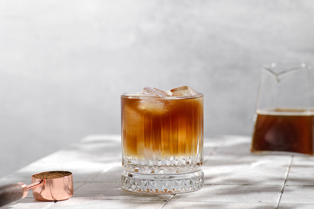 Et si vous délaissiez votre café chaud cet été pour tester cette nouvelle boisson  : l’Espresso Tonic !