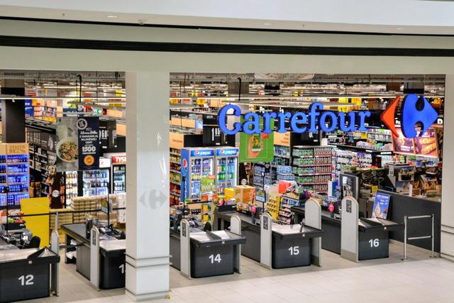 Seulement quelques mois après les avoir rachetés, Carrefour devra céder 8 supermarchés : voici les villes conscernées