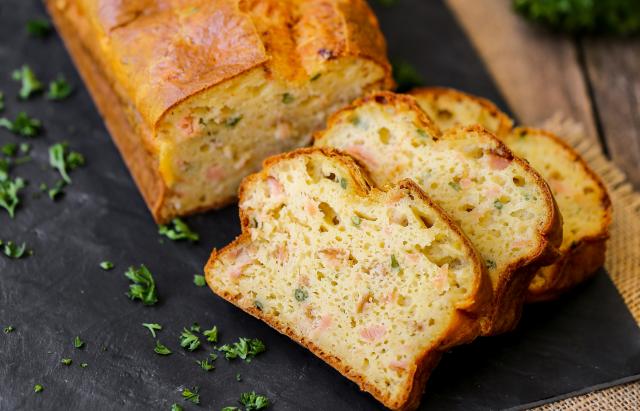 Cette nutritionniste dévoile sa recette pour faire un cake salé sans beurre moelleux et savoureux