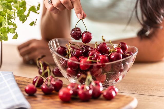 « Ne bois pas d’eau après avoir mangé des cerises » : que vaut vraiment ce conseil de grand-mère ?