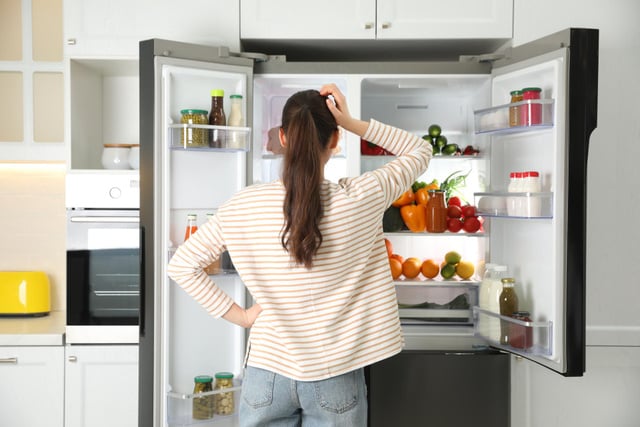 Départ en vacances : faut-il vraiment débrancher son frigo avant de partir ? Voici enfin la réponse