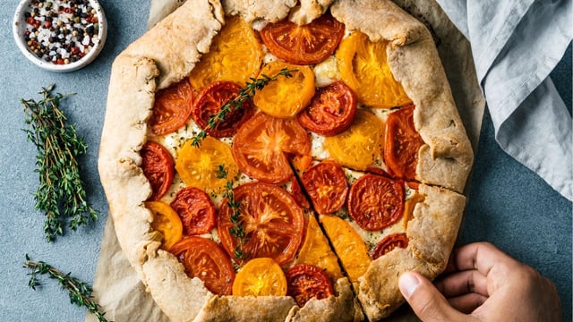 L'ingrédient secret de Christophe Michalak pour empêcher les tomates de détremper votre tarte estivale