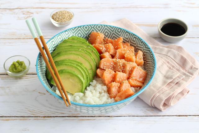 Sushi bowl saumon avocat. Silvia Santucci