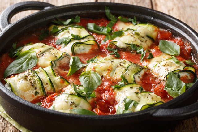 Marre des courgettes à la poêle ? Essayez cette recette de roulés à la ricotta et au parmesan