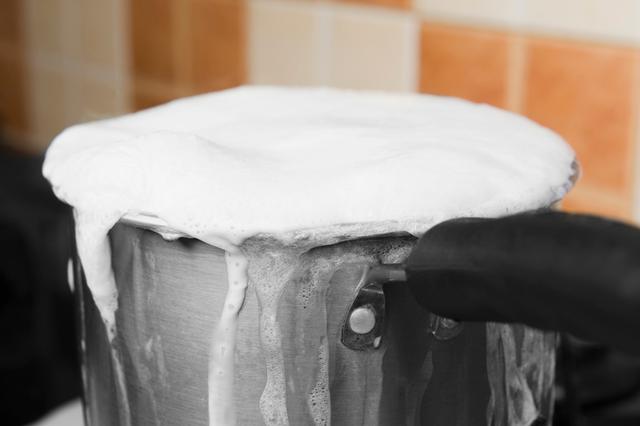 Les astuces pour éviter que le lait ne déborde de la casserole