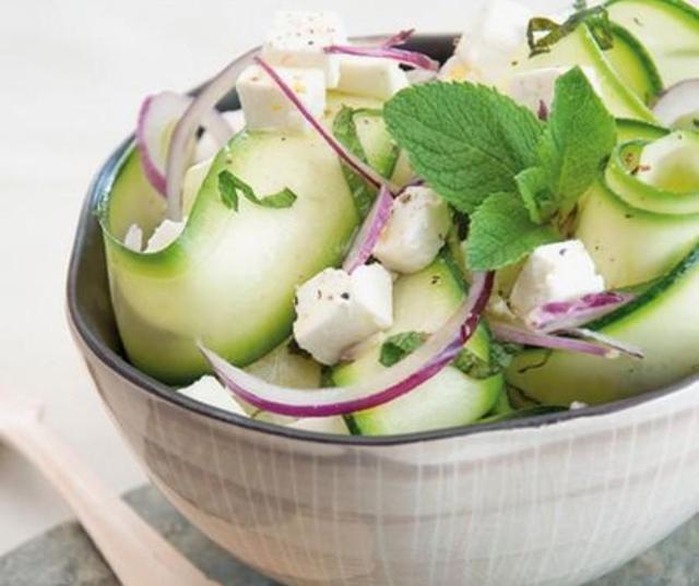 Salade de courgettes à la feta et menthe fraîche. Interfel