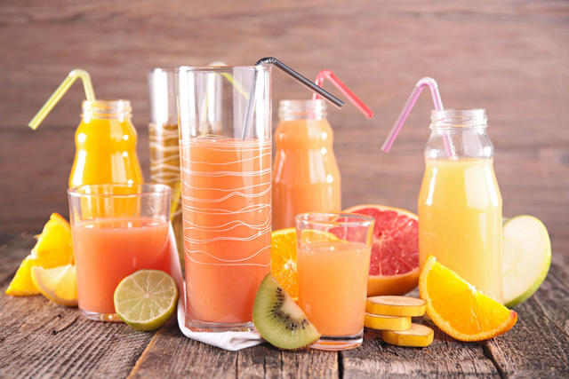 Panaché de jus de fruits / Adobe Stock