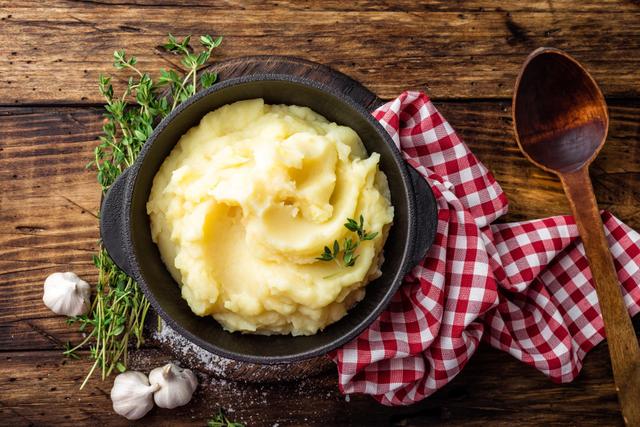 Les chefs le savent bien, il faut toujours appliquer cette astuce pour obtenir une purée de pommes de terre parfaite