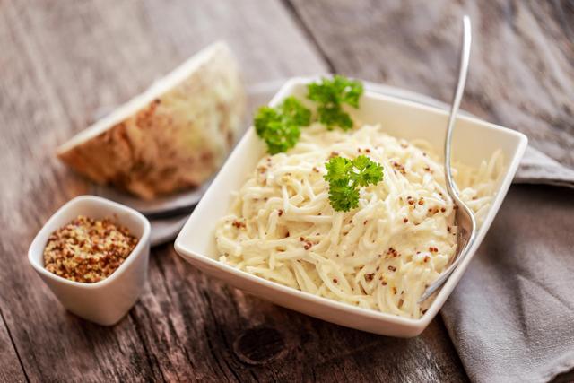 Rappel produit : cette salade traiteur vendue dans de nombreux supermarchés dans la France entière contient des morceaux de métal !