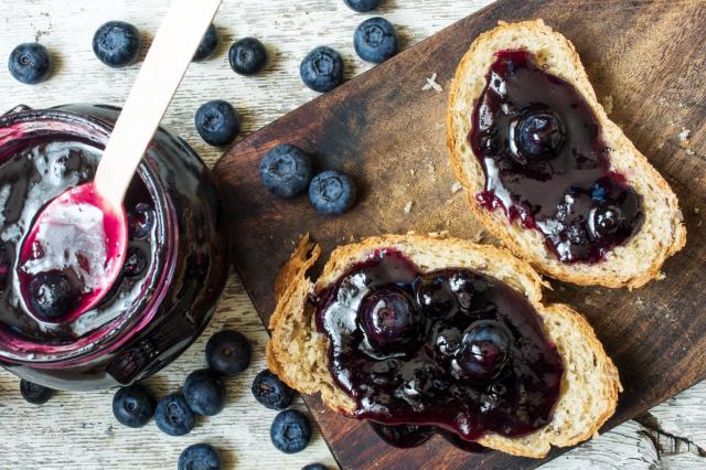 Comment faire une bonne confiture de myrtilles ? Proportions, temps de cuisson, voici toutes nos astuces pour la réussir !