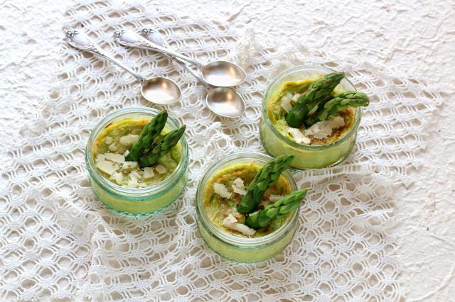 Petits flans aux asperges et parmesan. Silvia Santucci