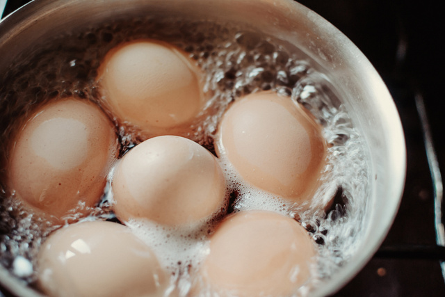 Pourquoi vous devriez toujours ajouter une rondelle de citron dans l'eau de vos œufs