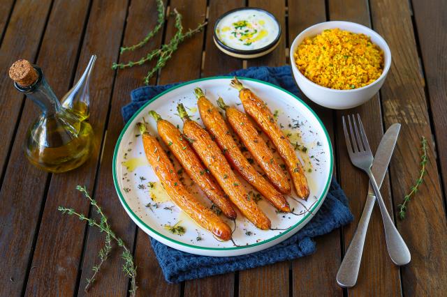 Carottes rôties, couscous et sauce au yaourt. Silvia Santucci