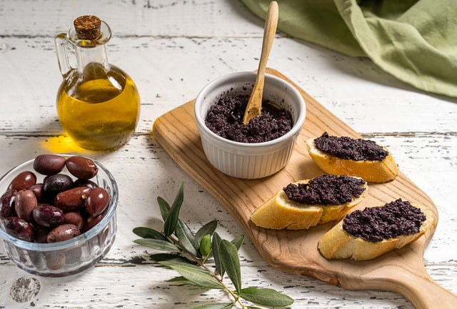 Plus jamais celle du supermarché : la vraie recette de la tapenade noire provençale prête en 5 minutes