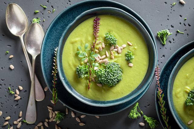 Soupe de légumes détox : grâce à son ingrédient secret, cette préparation soulagera votre foie à coup sûr !