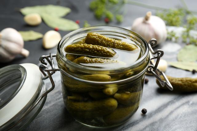 Au vinaigre ou aigre-doux, comment réussir facilement des cornichons maison ?