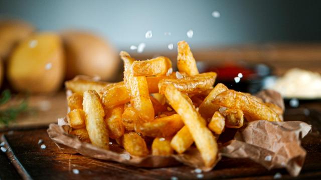 Cet ancien candidat de Top Chef, désormais étoilé, dévoile son ingrédient secret pour réussir vos frites maison à la perfection !