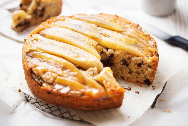 Des bananes caramélisées et une texture ultra-fondante : il se pourrait bien qu’on ait trouvé la meilleure recette de banana bread