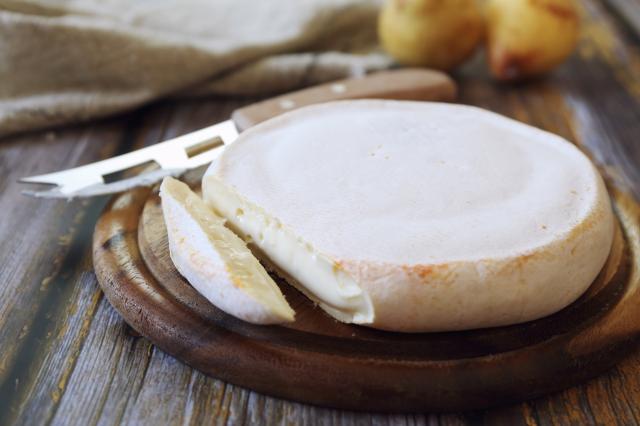 Ce reblochon en croute feuilleté va devenir votre recette incontournable de l’hiver !