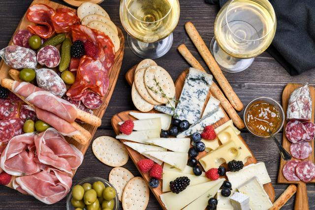 Ce dressage va rendre ringarde votre planche apéro !