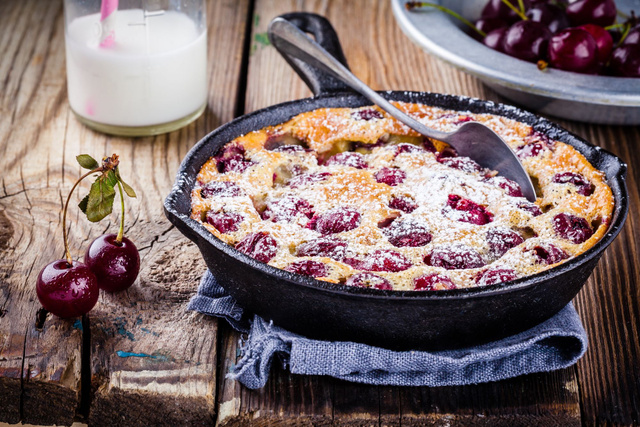 Recette traditionnelle du clafoutis. Adobestock