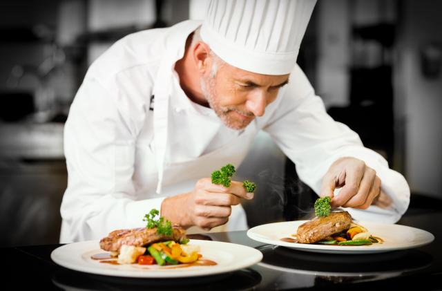Offrez un atelier culinaire dans l'une des meilleures écoles du monde. Adobestock