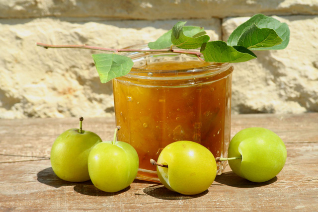 Confiture de reine-claude : comment réussir cette recette incontournable du mois d’août ?