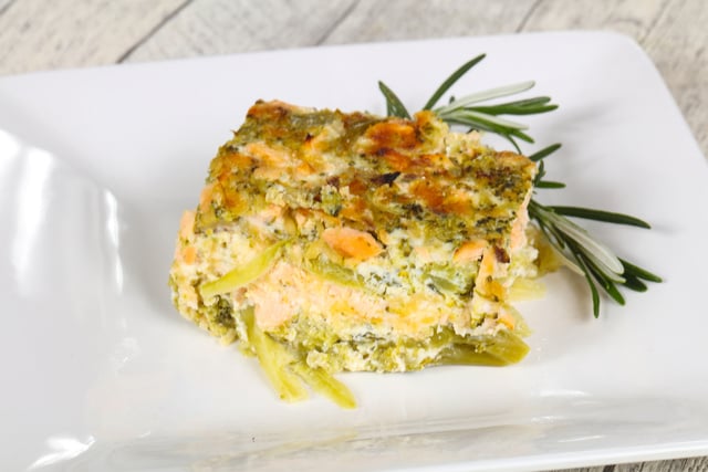 On mange quoi ce vendredi 10 octobre ? Optez pour ce gratin brocolis-saumon facile et délicieux !
