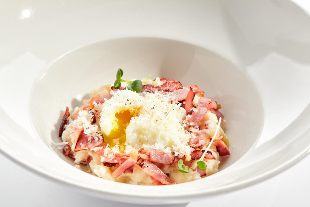 Ce risotto façon carbonara, avec des émincés de bacon, va faire fondre toute la famille !