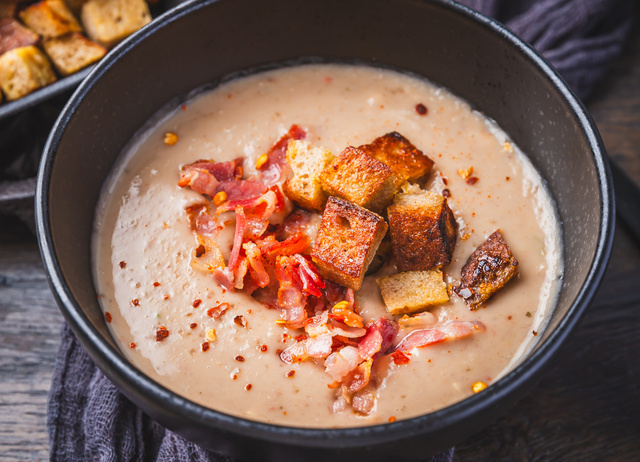 Je prépare cette soupe ardéchoise châtaignes et lard fumé d’antan et c’est toujours un succès