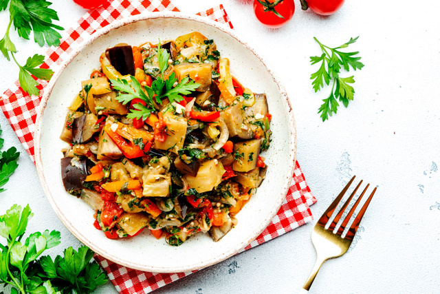 “Les puristes s'insurgeront, mais tant pis” : Stéphanie Le Quellec partage sa recette de ratatouille