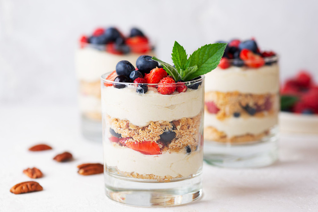 Un délicieux cheesecake sans cuisson : Cyril Lignac dévoile sa recette parfaite pour l’été